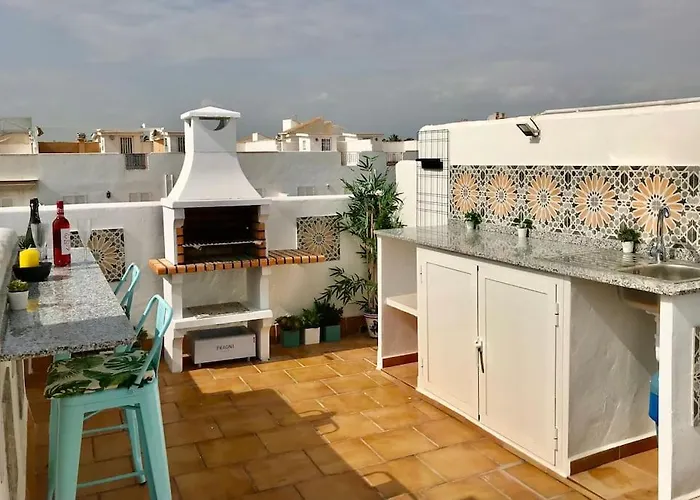 Apartment With Sunny Private Rooftop Terrace