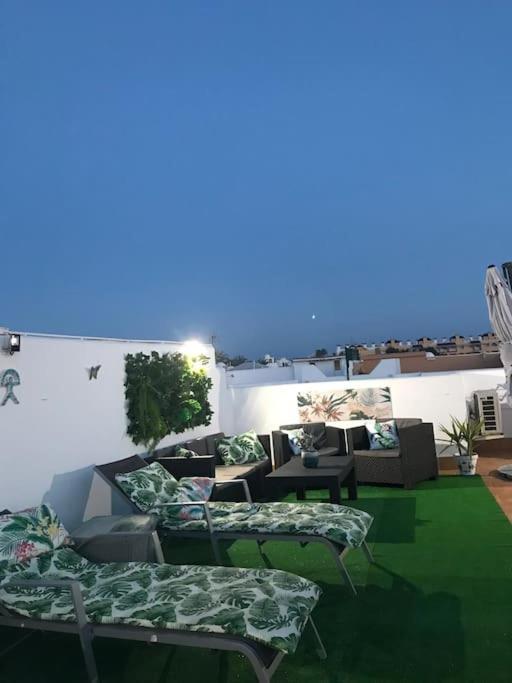 Apartment With Sunny Private Rooftop Terrace *