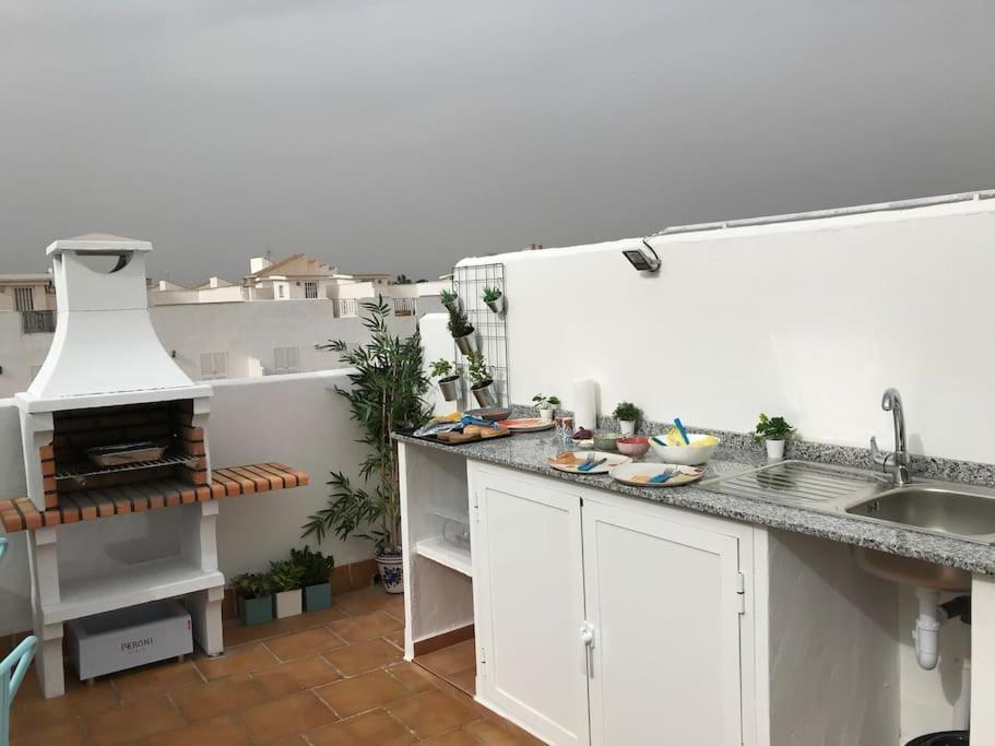 With Sunny Private Rooftop Terrace *