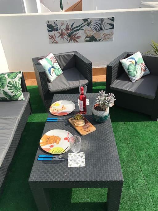 Apartment With Sunny Private Rooftop Terrace *